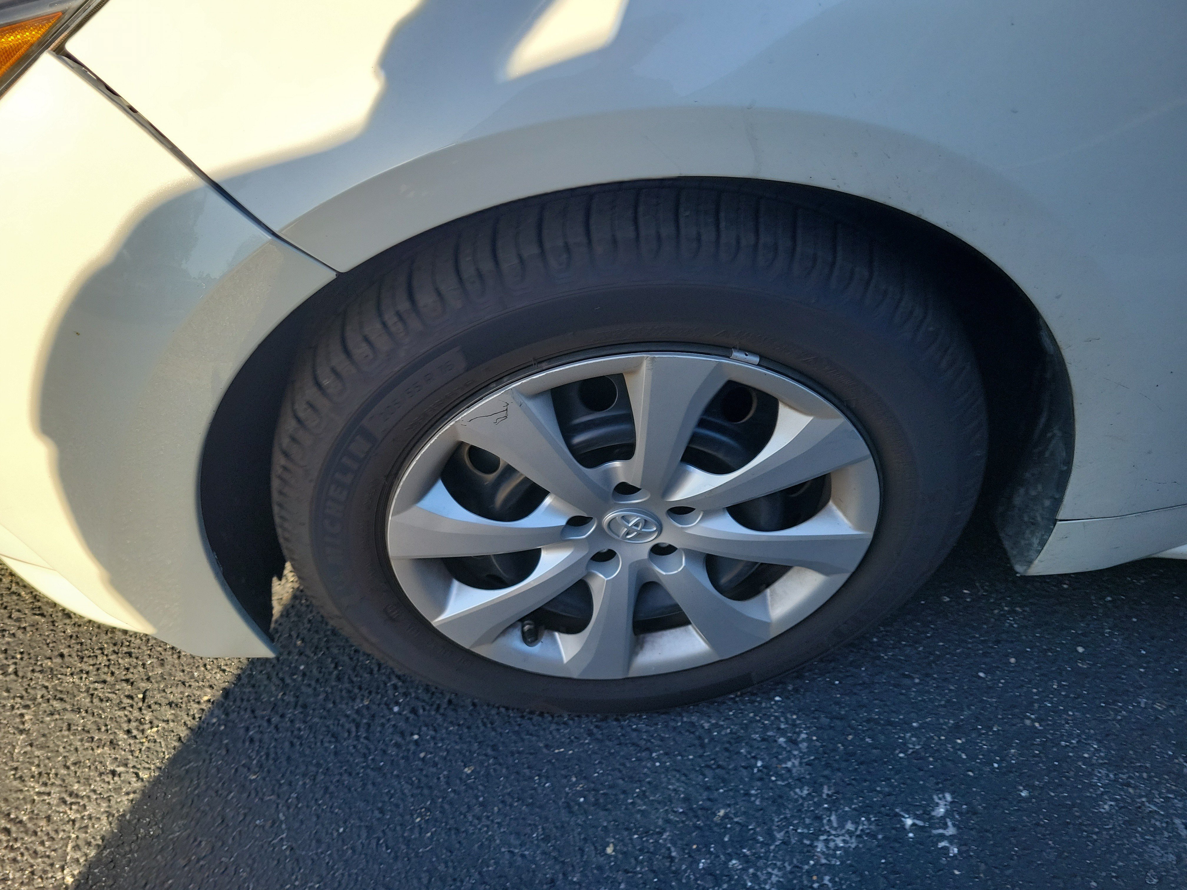 Used 2020 Toyota Corolla LE FWD image 5