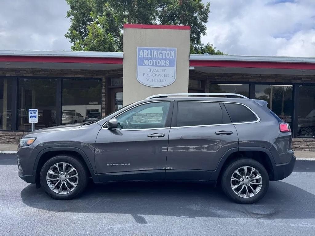 Used 2019 Jeep Cherokee Latitude Plus w/ Comfort/Convenience Group FWD image 2