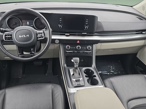 Used 2024 Kia Carnival LX FWD image 12