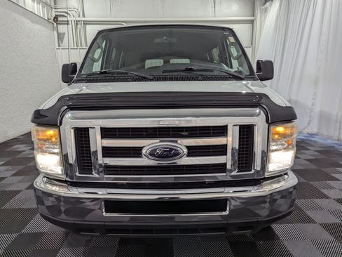 Used 2010 Ford E-350 and Econoline 350 XL RWD image 4