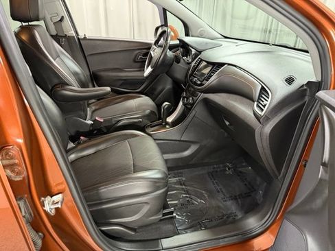 Used 2019 Chevrolet Trax LT w/ LT Convenience Package AWD/4WD image 7