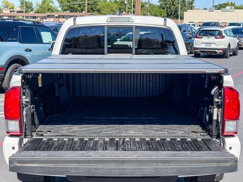 Used 2016 Toyota Tacoma TRD Sport AWD/4WD image 26