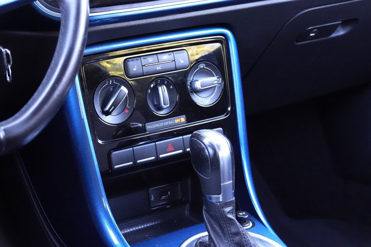 Used 2019 Volkswagen Beetle 2.0T S FWD image 9