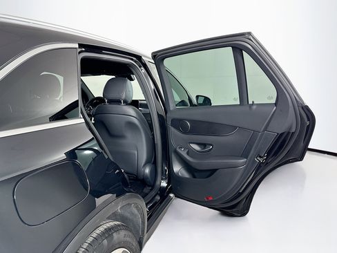 Used 2022 Mercedes-Benz GLC 300 4MATIC w/ Premium Package Lite image 31