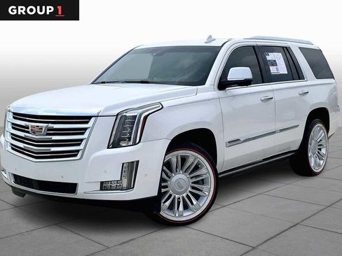 Used 2017 Cadillac Escalade Platinum image 1