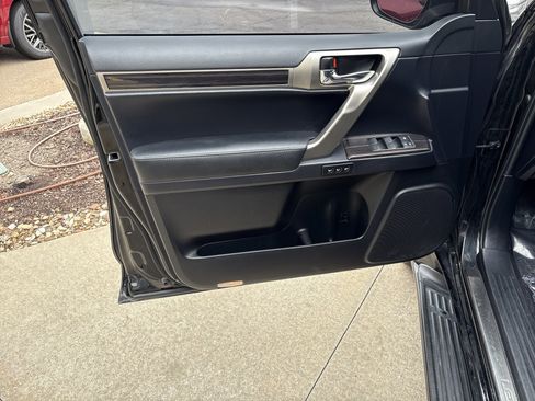 Used 2021 Lexus GX 460 Premium w/ Accessory Package image 29