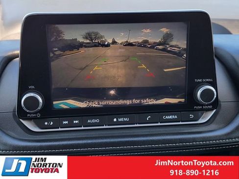 Used 2025 Nissan Rogue SV image 18