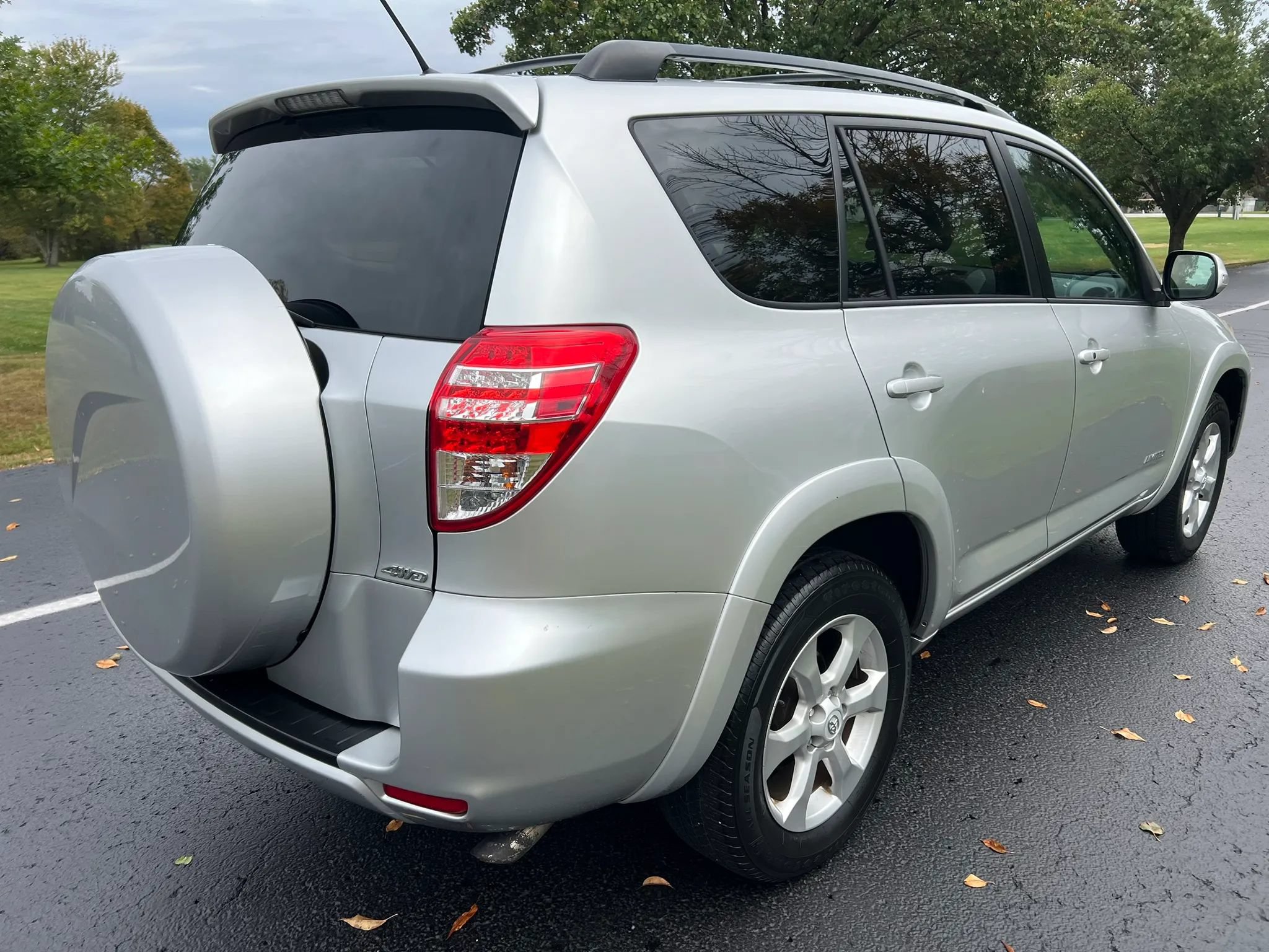Used 2010 Toyota RAV4 Limited AWD/4WD image 5