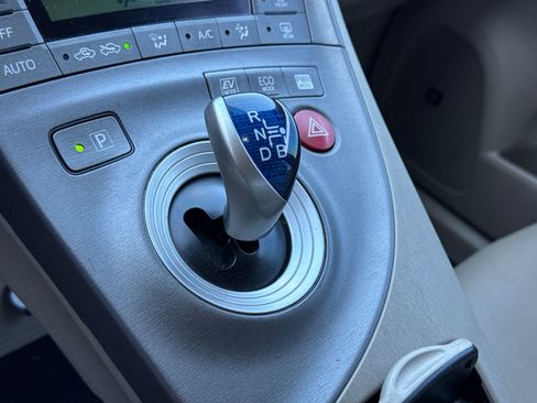 Used 2014 Toyota Prius Four image 16