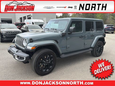 Used 2025 Jeep Wrangler Sahara image 1