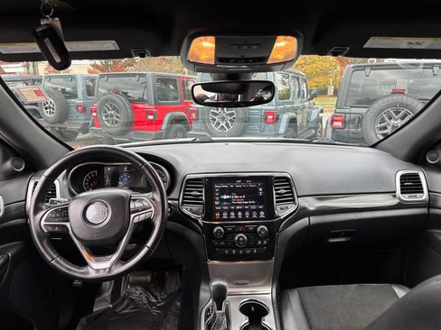 Used 2022 Jeep Grand Cherokee Laredo X image 32