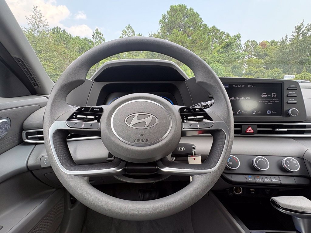 New 2026 Hyundai Elantra SE FWD image 15