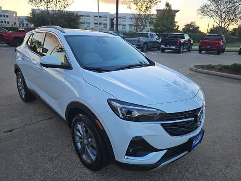 Used 2022 Buick Encore GX Essence w/ Advanced Technology Package image 4