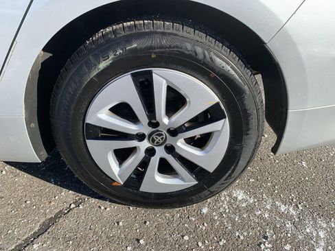 Used 2016 Toyota Prius Two image 21