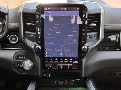 New 2025 RAM 1500 Laramie AWD/4WD image 17
