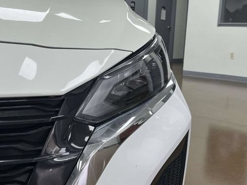 Used 2025 Nissan Altima 2.5 SV FWD image 9