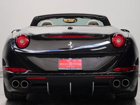 Used 2015 Ferrari California T RWD image 8