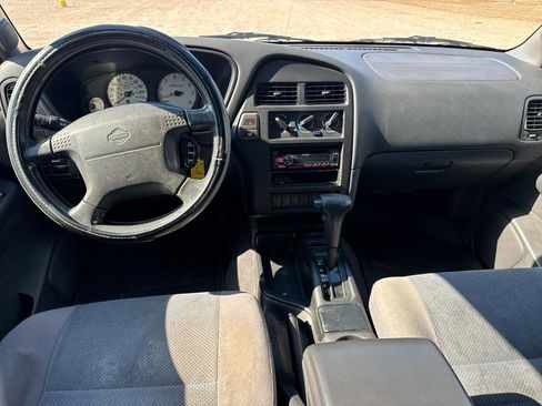 Used 2000 Nissan Pathfinder XE image 13