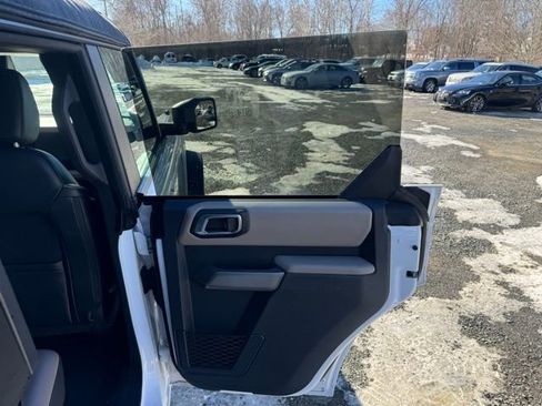 Used 2023 Ford Bronco Wildtrak image 15
