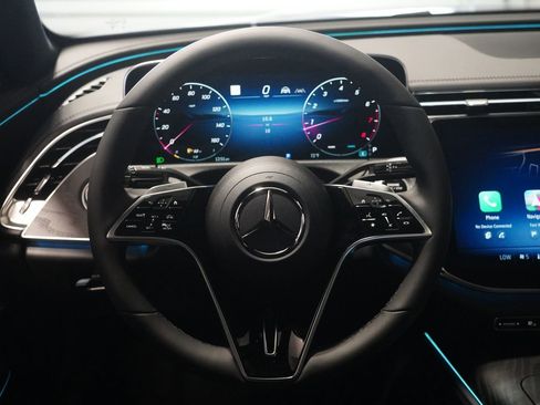New 2026 Mercedes-Benz E 350 4MATIC Sedan image 18