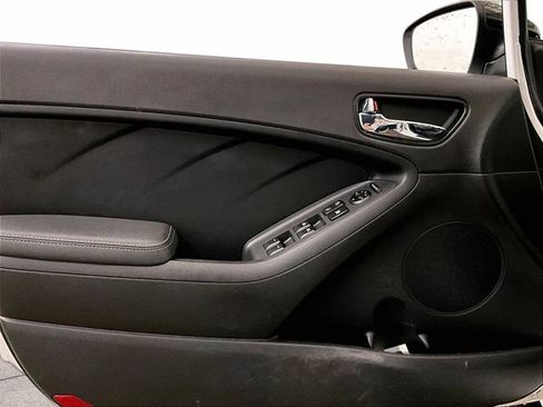 Used 2017 Kia Forte SX FWD image 22