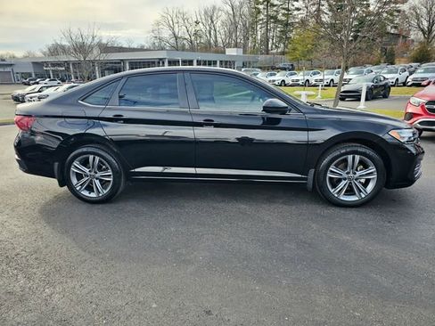 Used 2024 Volkswagen Jetta SE image 8