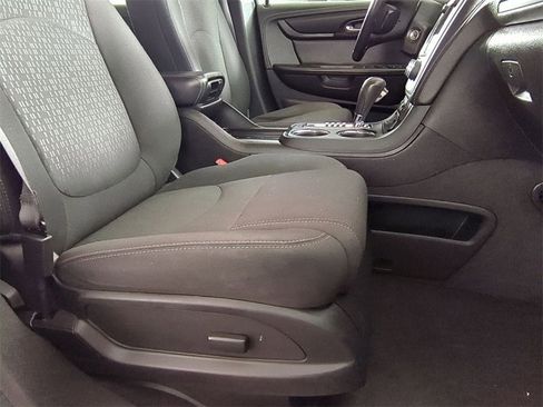 Used 2015 GMC Acadia SLE image 24