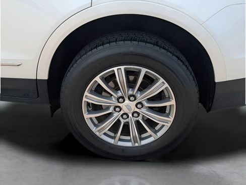 Used 2017 Cadillac XT5 Luxury w/ Driver Awareness Package FWD image 3
