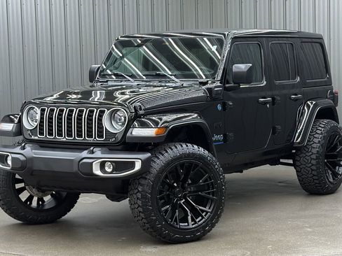 Used 2025 Jeep Wrangler Unlimited Sahara w/ Safety Group AWD/4WD image 1