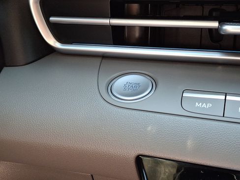 Certified 2024 Hyundai Elantra SEL FWD image 23