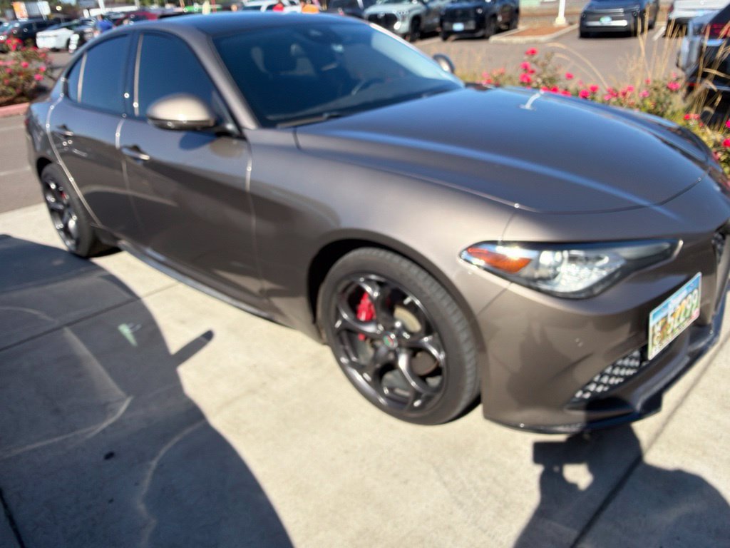 Used 2019 Alfa Romeo Giulia Ti Sport w/ Quick Order Package 22S Sport AWD/4WD image 3