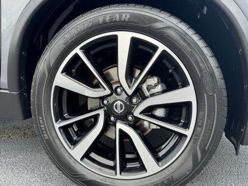 Used 2019 Nissan Rogue SL AWD/4WD image 14