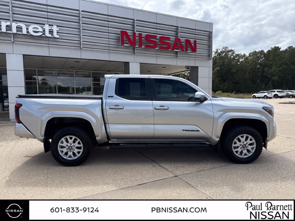 Used 2024 Toyota Tacoma SR5 AWD/4WD image 11