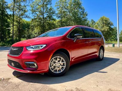 New 2026 Chrysler Pacifica Select