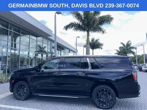 Used 2023 Chevrolet Suburban High Country AWD/4WD image 10
