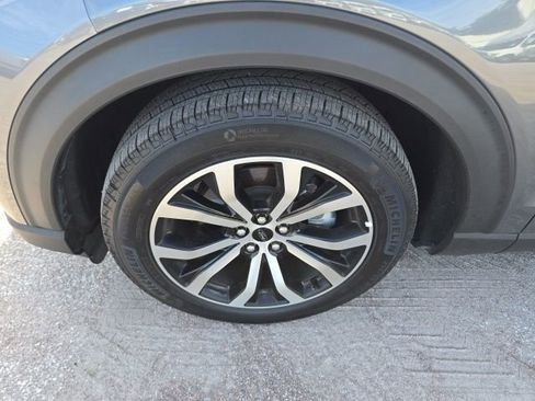 Used 2025 Ford Explorer ST-Line w/ Premium Package image 7