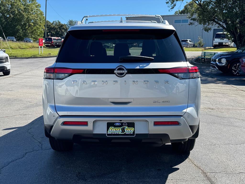Certified 2025 Nissan Pathfinder SL AWD/4WD image 4