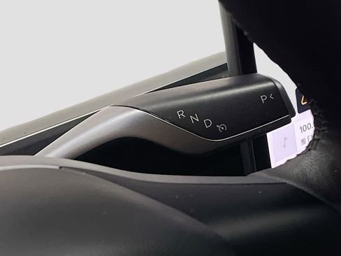Used 2024 Tesla Model Y Long Range AWD/4WD image 17