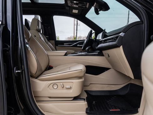 Used 2023 Cadillac Escalade Premium Luxury image 39