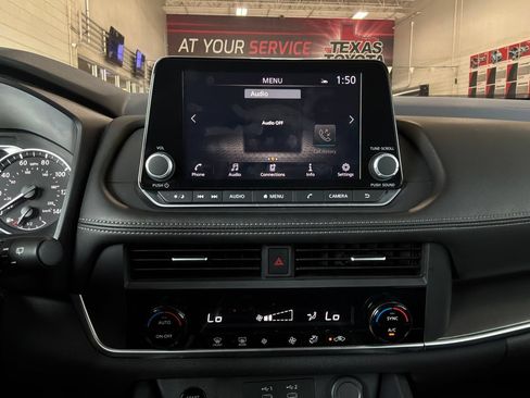 Used 2025 Nissan Rogue SV FWD image 27