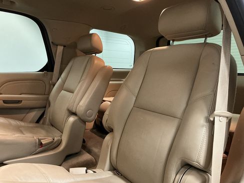 Used 2010 Cadillac Escalade Premium AWD/4WD image 20