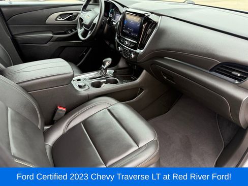 Used 2023 Chevrolet Traverse LT FWD image 17