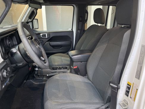 Used 2024 Jeep Wrangler Unlimited AWD/4WD image 17