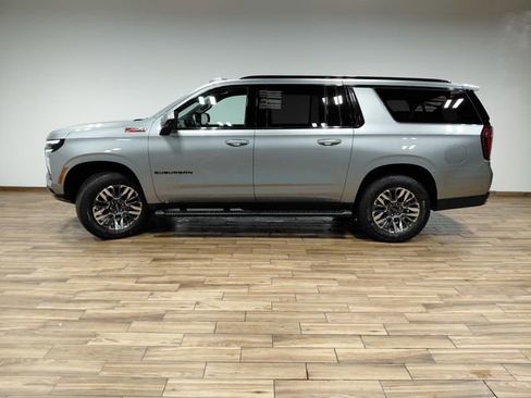 Used 2025 Chevrolet Suburban Z71 image 22