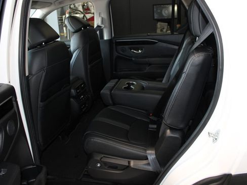 Used 2025 Honda Pilot Touring image 11