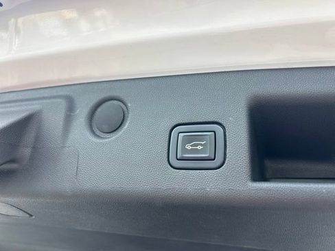 Used 2022 Chevrolet Equinox LT FWD image 20