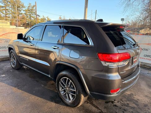 Used 2018 Jeep Grand Cherokee Limited image 12