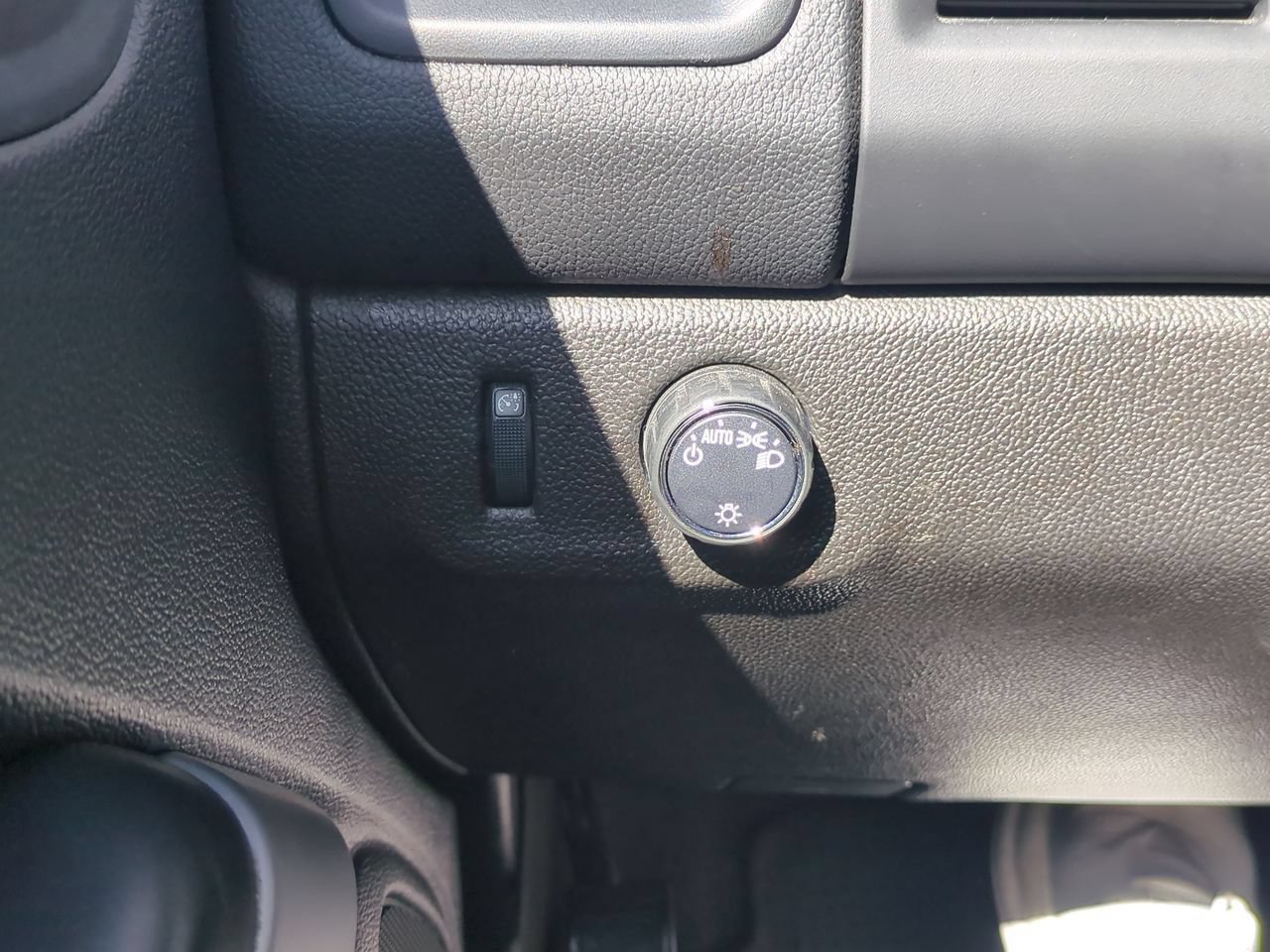 Used 2022 Chevrolet Colorado LT RWD image 16