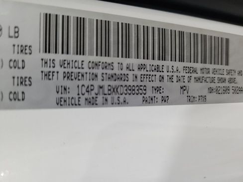 Used 2019 Jeep Cherokee Latitude Plus w/ Cold Weather Group AWD/4WD image 33