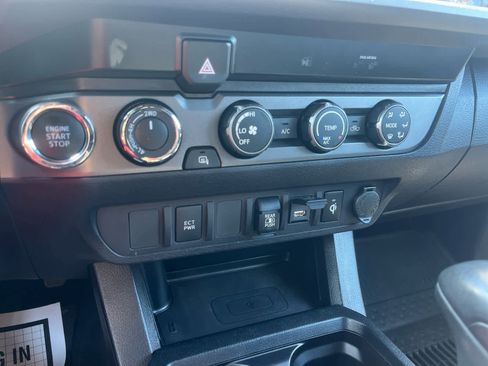 Used 2020 Toyota Tacoma TRD Sport image 25